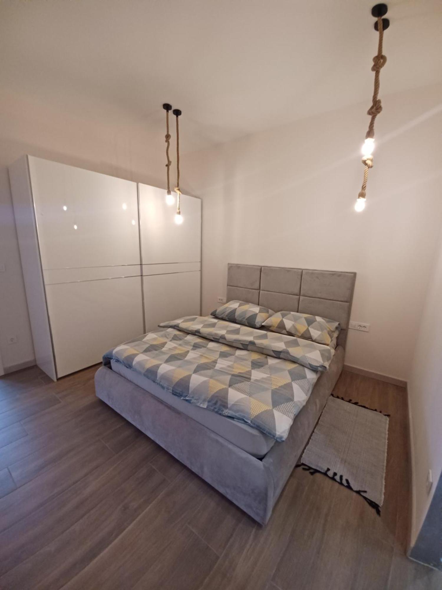 Franko Apartment Izimje